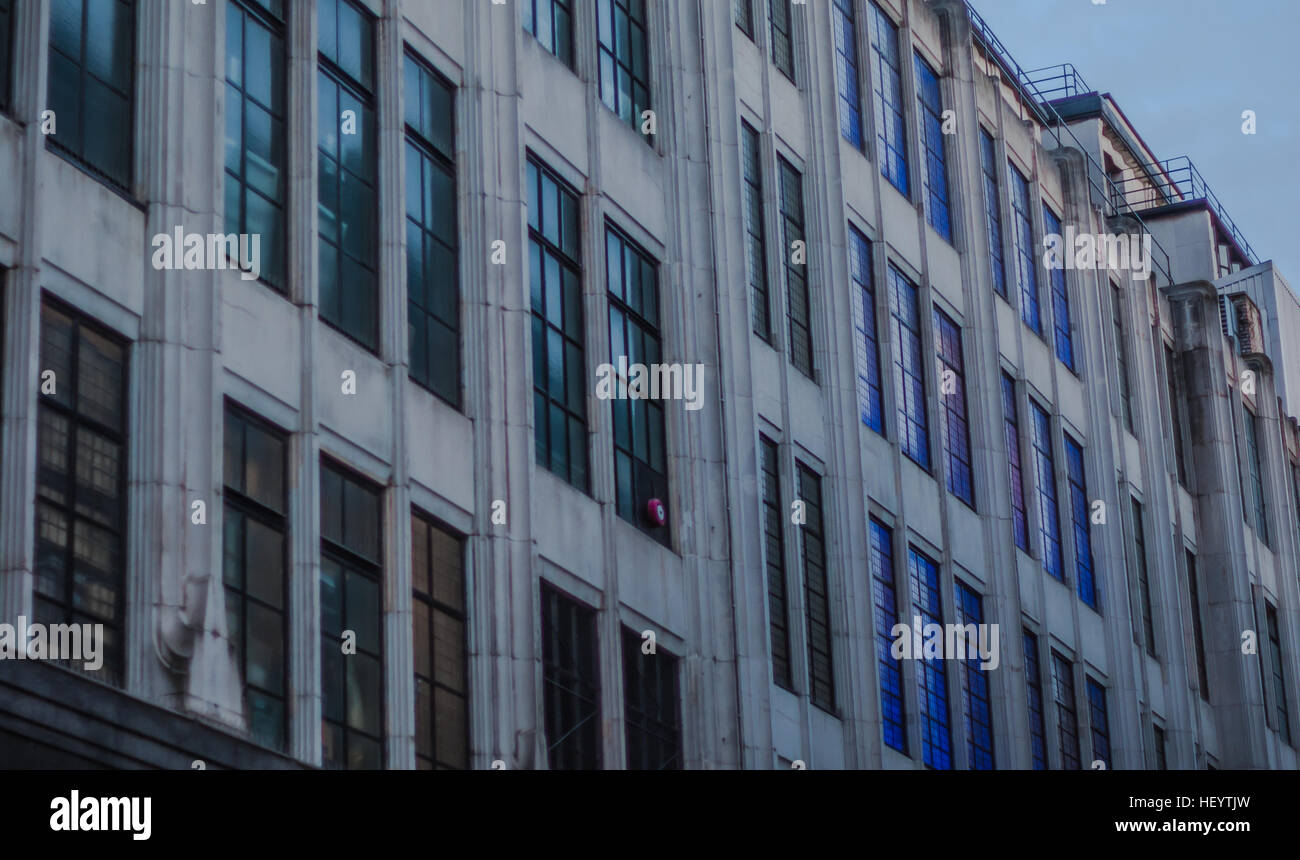 Inquadratura di un edificio casuale mentre si cammina intorno a Londra Foto Stock