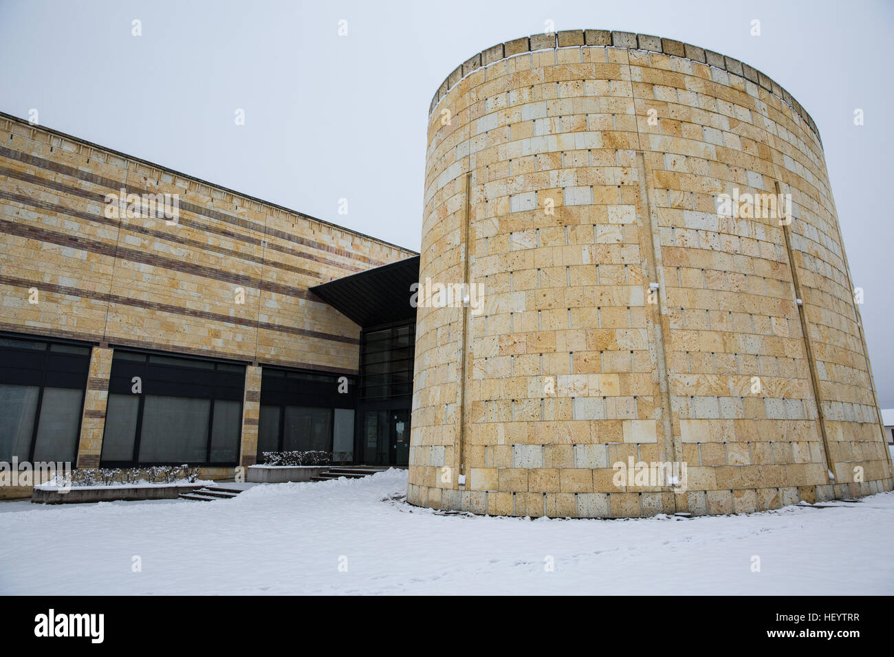 Széphalom, Ungheria. Il 22 dicembre, 2016. La neve circonda la lingua ungherese nel museo Széphalom in Ungheria settentrionale. Foto Stock
