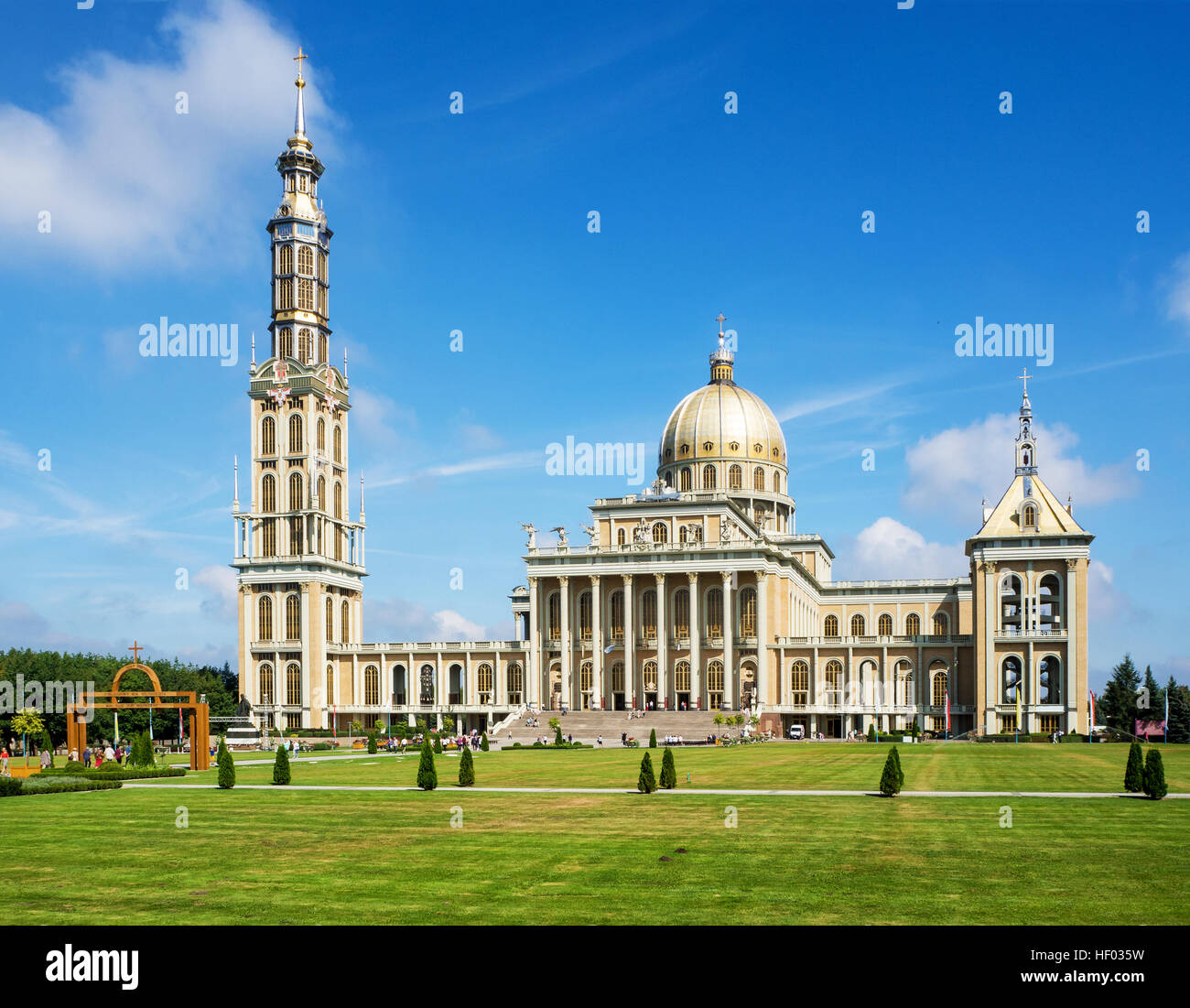 Santuario e Basilica in Lichen. La più grande chiesa in Polonia e uno dei più grandi del mondo. Famoso luogo di pellegrinaggio. Foto Stock