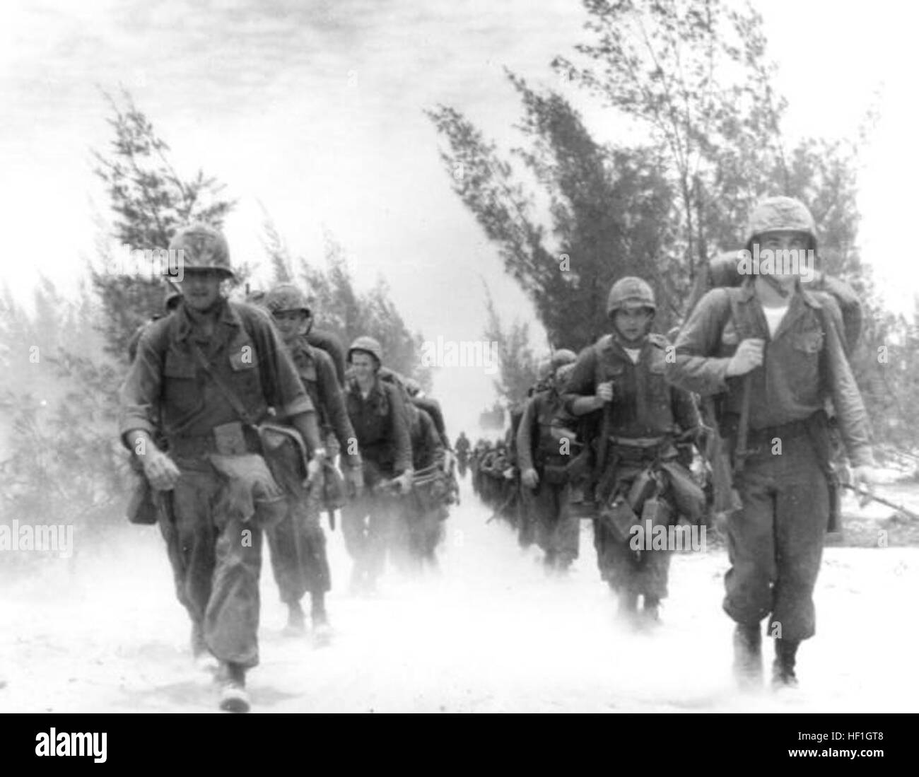 Attività da spiaggia a Da Nang, Vietnam durante lo sbarco di Stati Uniti Marines del nono Marine Expeditionary Brigade nel marzo del 1965 Foto Stock