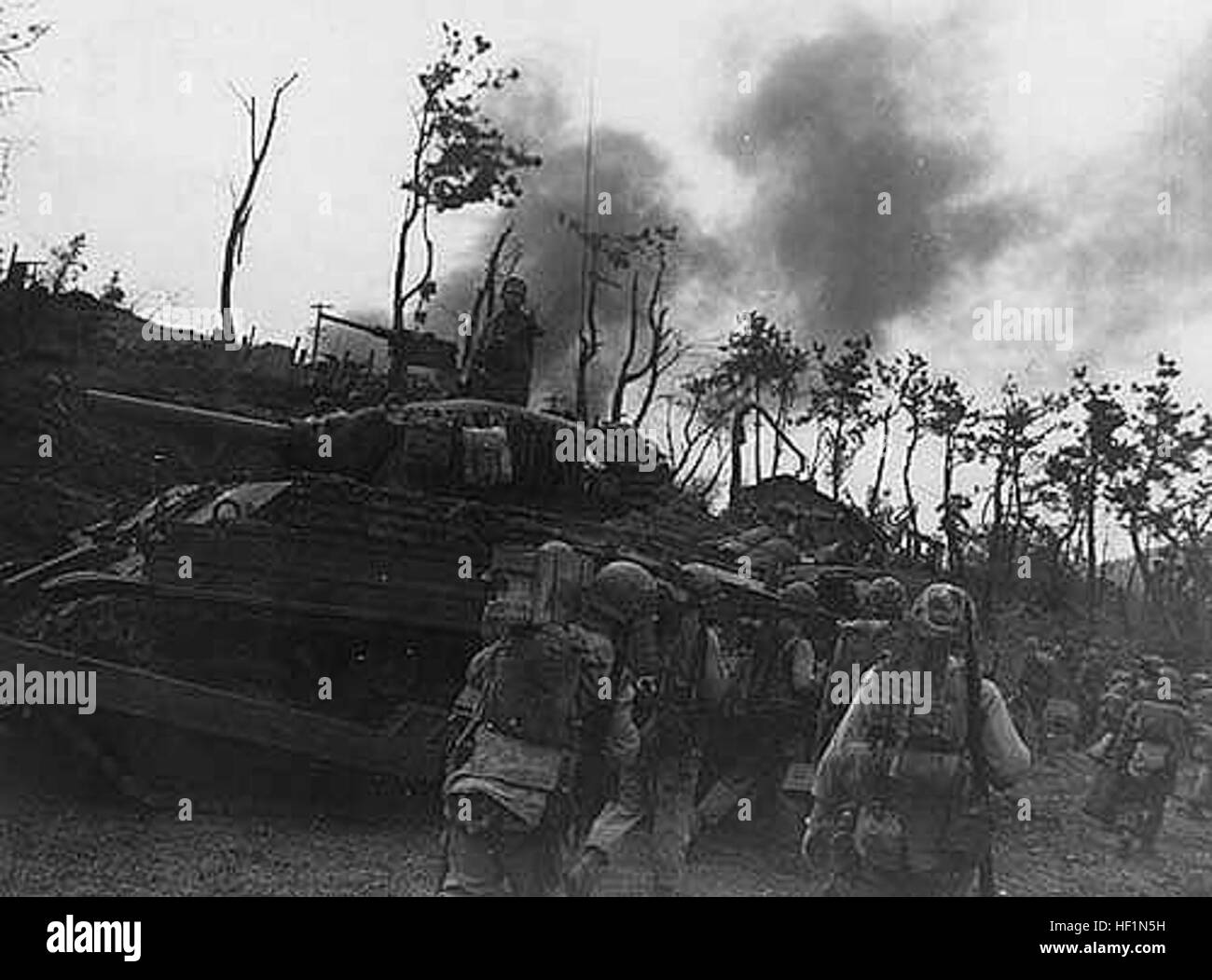 Stati Uniti Marines serbatoio durante la Guerra di Corea Foto Stock