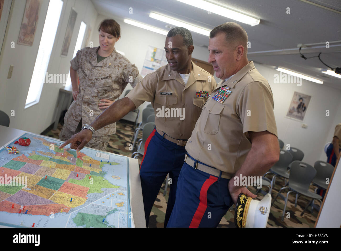 I giovani e gli anziani delle scuole superiori frequentano la Summer Leadership and Character Development Academy presso la Marine Corps base di Quantico per imparare la leadership, il lavoro di squadra e i valori del corpo dei Marines durante un programma di una settimana a luglio. Foto Stock