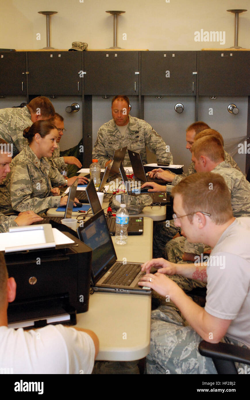 Stati Uniti Air Force Airman dal 181st ala di intelligence, Indiana Air National Guard lavorare sulla risposta di emergenza formazione e scenari durante l'ala della formazione annuale a Trent Lott Combat Readiness Training Center Gulfport, Miss., 29 luglio 2014. L'Intelligenza 181st ala eseguito la loro formazione annuale in Mississippi dal 26 Luglio - Agosto 9, 2014 e sono volato con local Civil Air Patrol membri di assistere il Mississippi in preparazione per la futura risposta di emergenza. (U.S. Air National Guard foto di Lt. Col. Frank Howard/ Rilasciato) 181st Intelligence conduce ala formazione annuale a Gulfport, Miss. 14072 Foto Stock