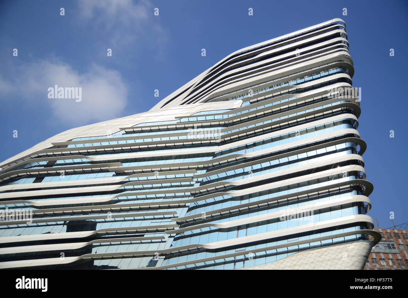 Hong Kong, Cina - 24 Novembre 2014: moderno edificio universitario da Zaha Hadid Architects Foto Stock