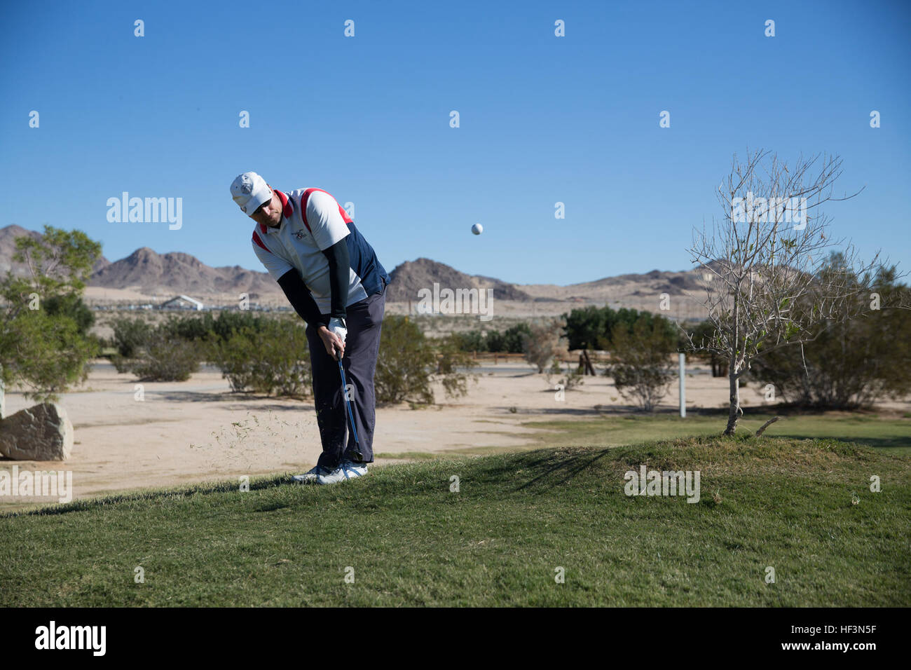 I Marines hanno partecipato al Combined Federal Campaign Golf Tournament presso il Desert Winds Golf Course, esercitando abilità golfistiche e impegnandosi in competizioni ricreative a sostegno di iniziative benefiche federali. Foto Stock