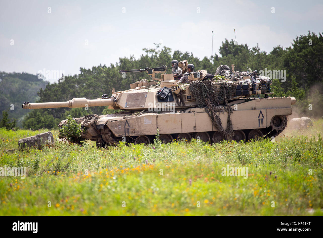 I soldati della trentaseiesima divisione di fanteria, Texas Army National Guard, host a Multi-Echelon Brigata integrata di esercizio prevista per il mese di giugno 4-18 a Fort Hood, Texas. Il MIBT è un esercizio di formazione progettate per fornire un alto livello di addestramento al combattimento per esercito nazionale brigata di guardia contro squadre che non sono in grado di frequentare un Combat Training Center rotazione dovuta alla capacità e vincoli di pianificazione del centro. Quasi dieci unità, attraverso tre stati, ha partecipato in due settimane di esercizio per affinare le proprie abilità sul campo di battaglia e strategie. (U.S. Esercito foto di magg. Randall Stillinger, 36th Inf Foto Stock