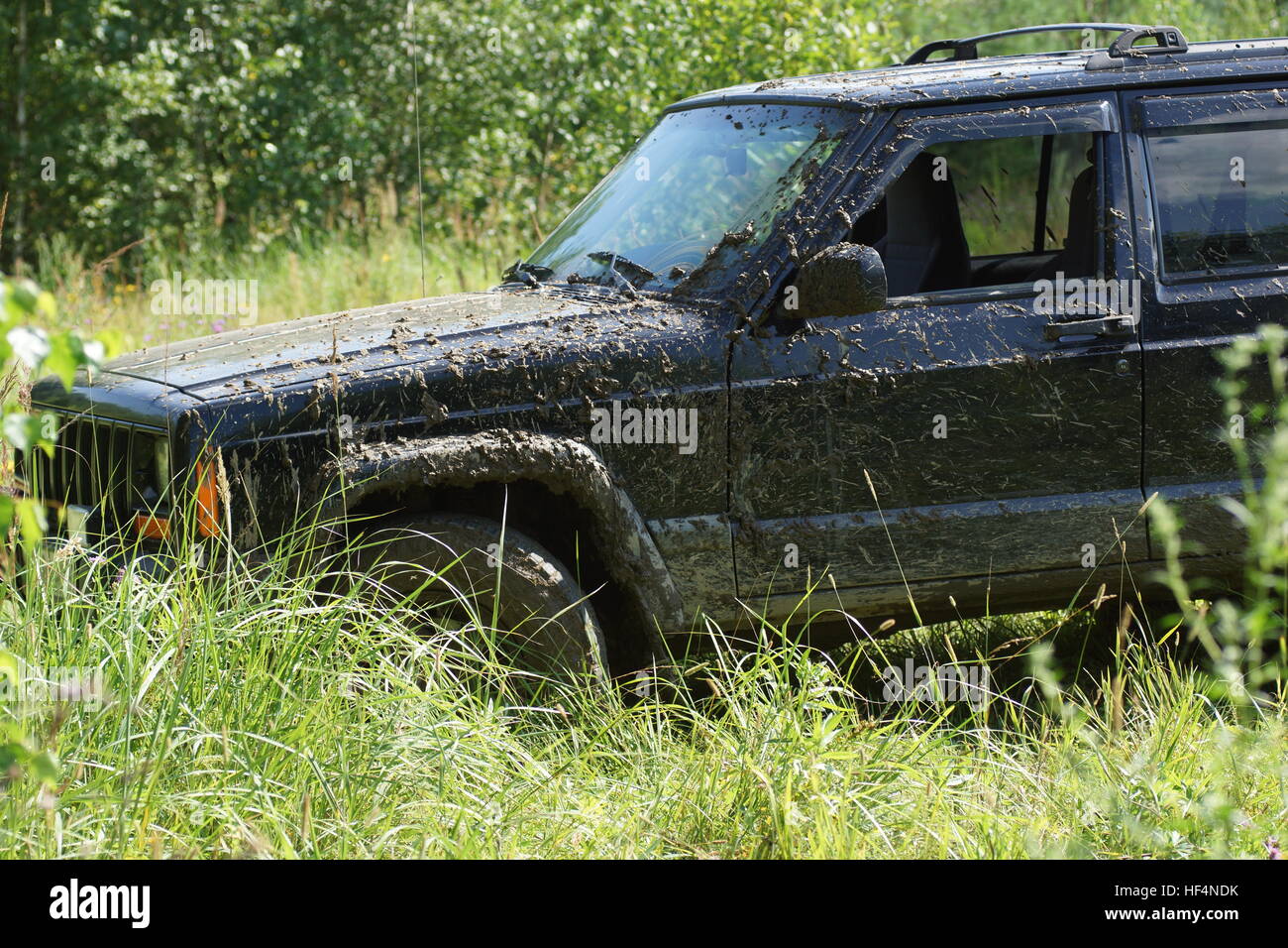 Sporco offroad auto. Un viaggio per la natura, off-road. Russia, Rjazan Regione. Luglio 31st, 2015 Foto Stock