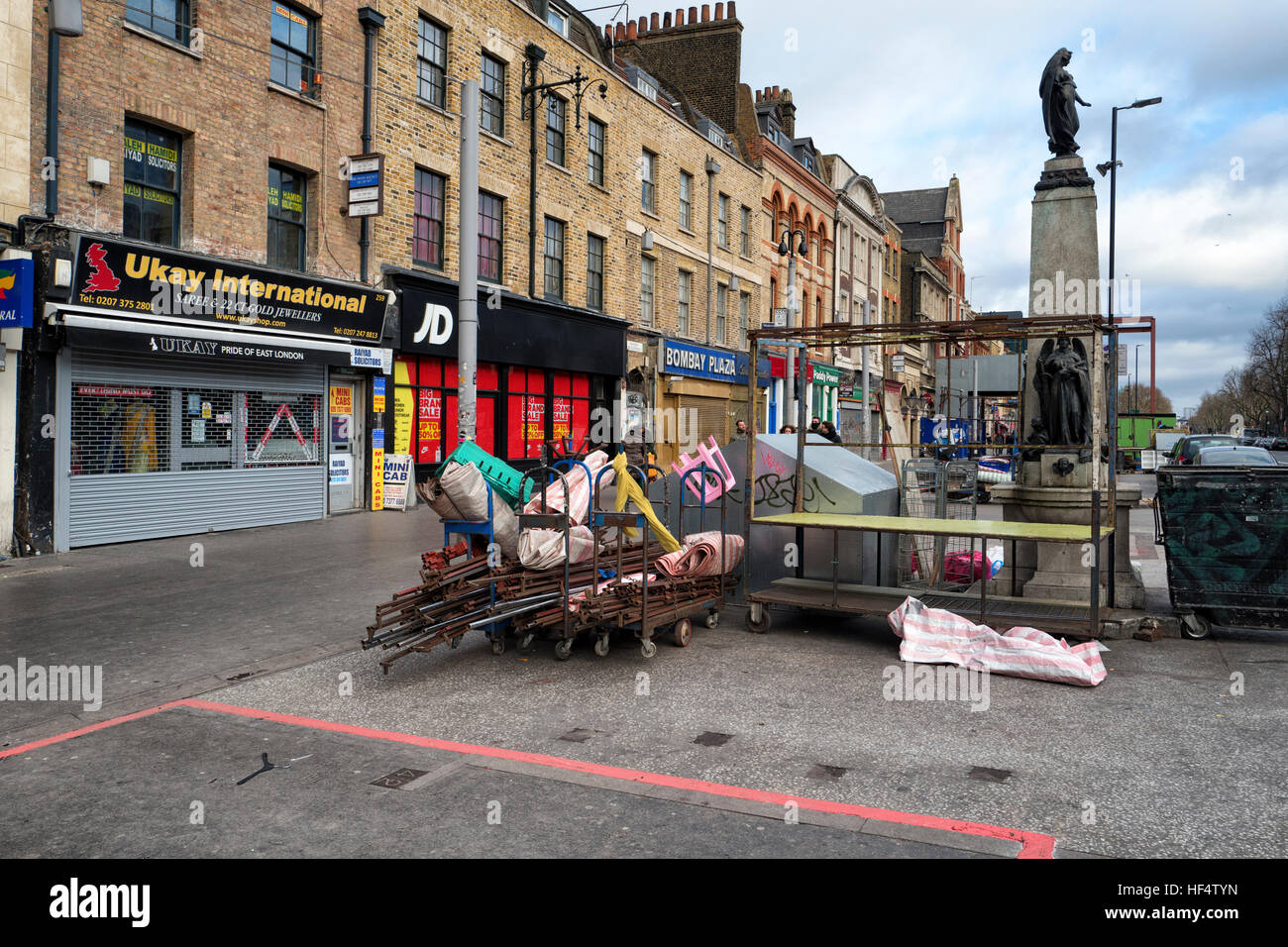 Whitechapel Road market vuoto e abbandonato il giorno di Natale 2016, noto anche come Whitechapel rifiuti nell'East End di Londra Foto Stock