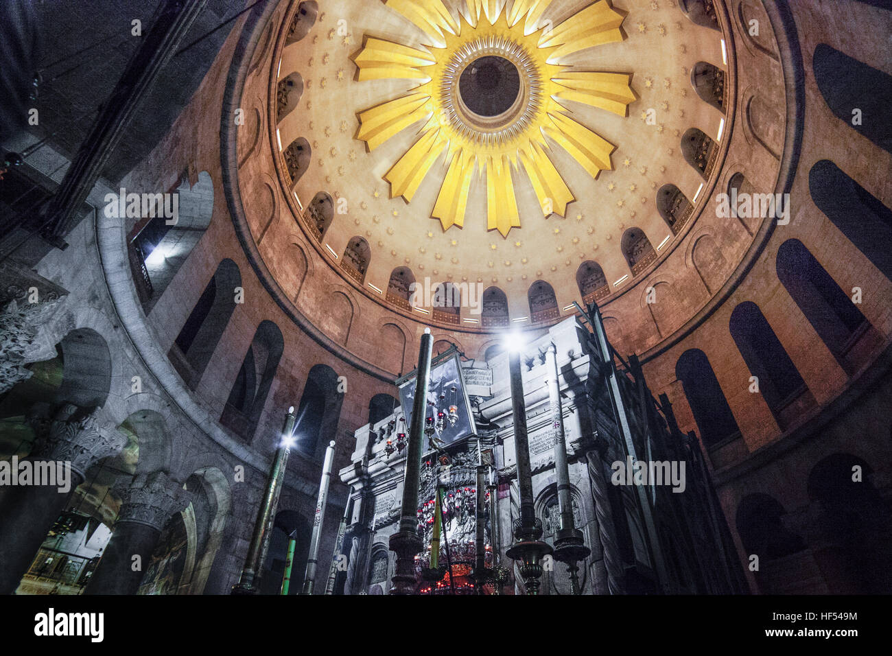 Gerusalemme, Israele - 10 Novembre 2013: Tetto della Rotonda che circonda Edicula, Santo Sepolcro Chiesa. Foto Stock