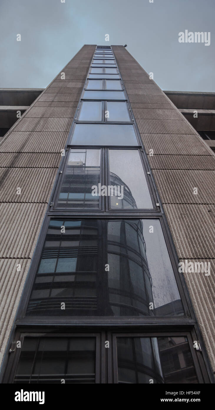 Inquadratura di un edificio moderno a Londra Foto Stock