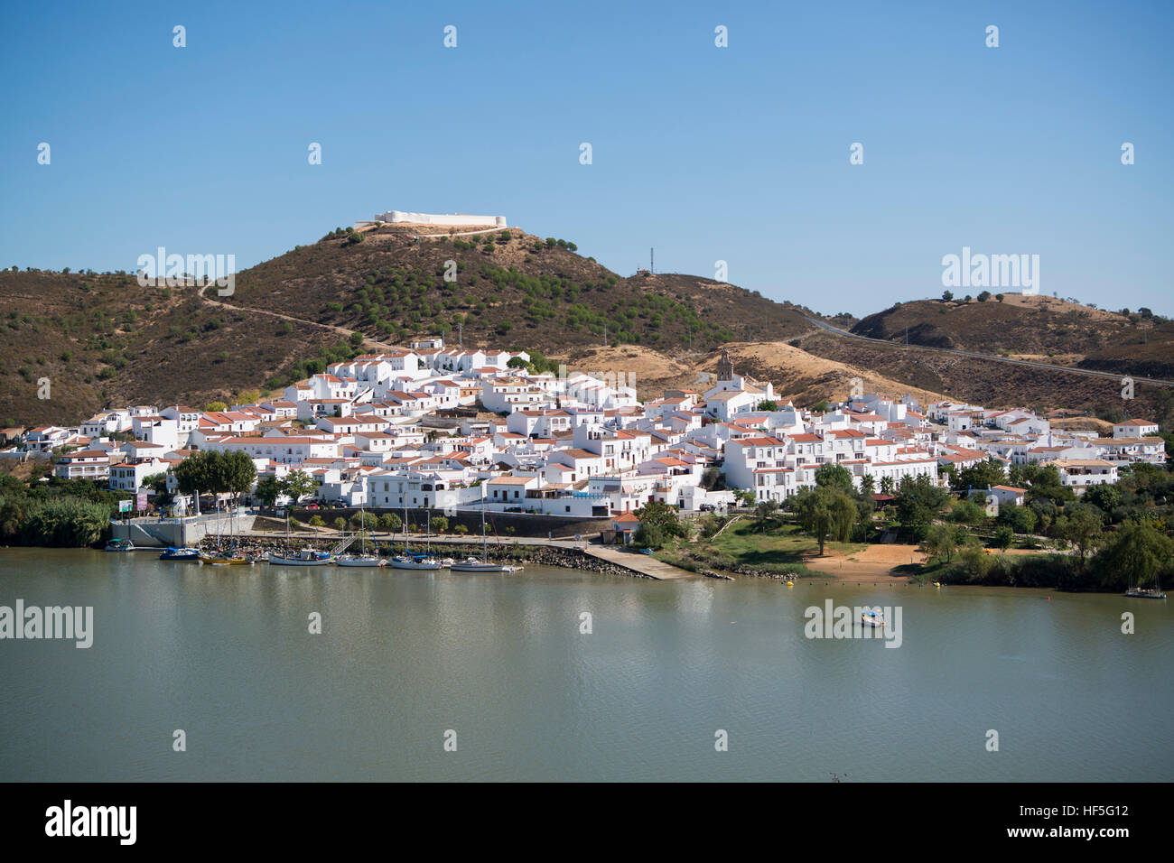 Città di Sanlucar De Guadiana in Spagna presso il fiume Río Guadiana sul confine del Portogallo e della Spagna a est Algarve nel sud del Portogallo in Europ Foto Stock