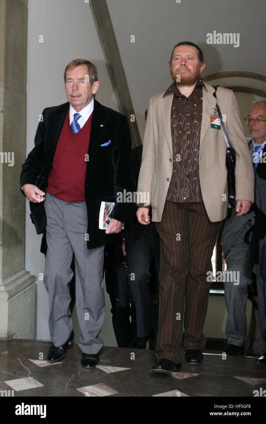 Konferencja prasowa z Vaclavem Havlem na Wawelu przy okazji promocji jego nowej książki 'Tylko krótko, proszę' odbyła się pod hsałem 'Havel na Wawel'. Foto Stock