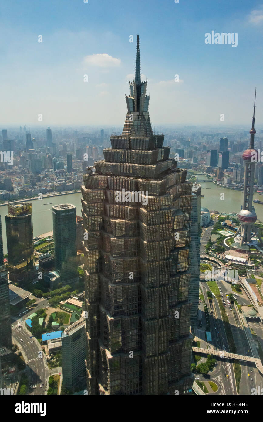 Lo skyline di Pudong dominato dal palazzo Jinmao, Shanghai, Cina Foto Stock