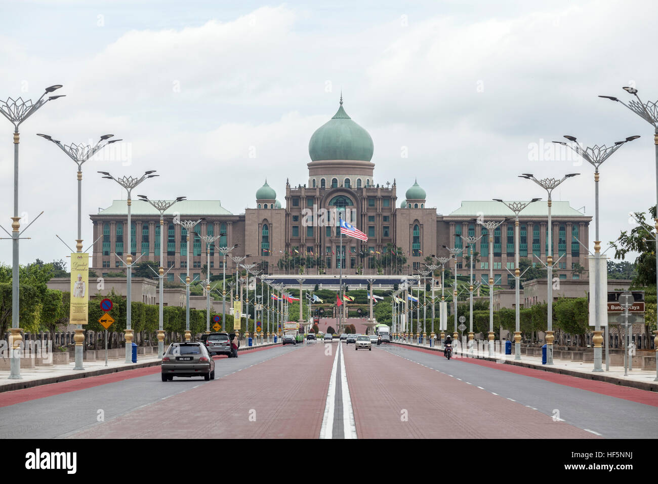 Una vista della residenza del Primo Ministro della Malesia in background in Putrajaya, Malaysia Foto Stock