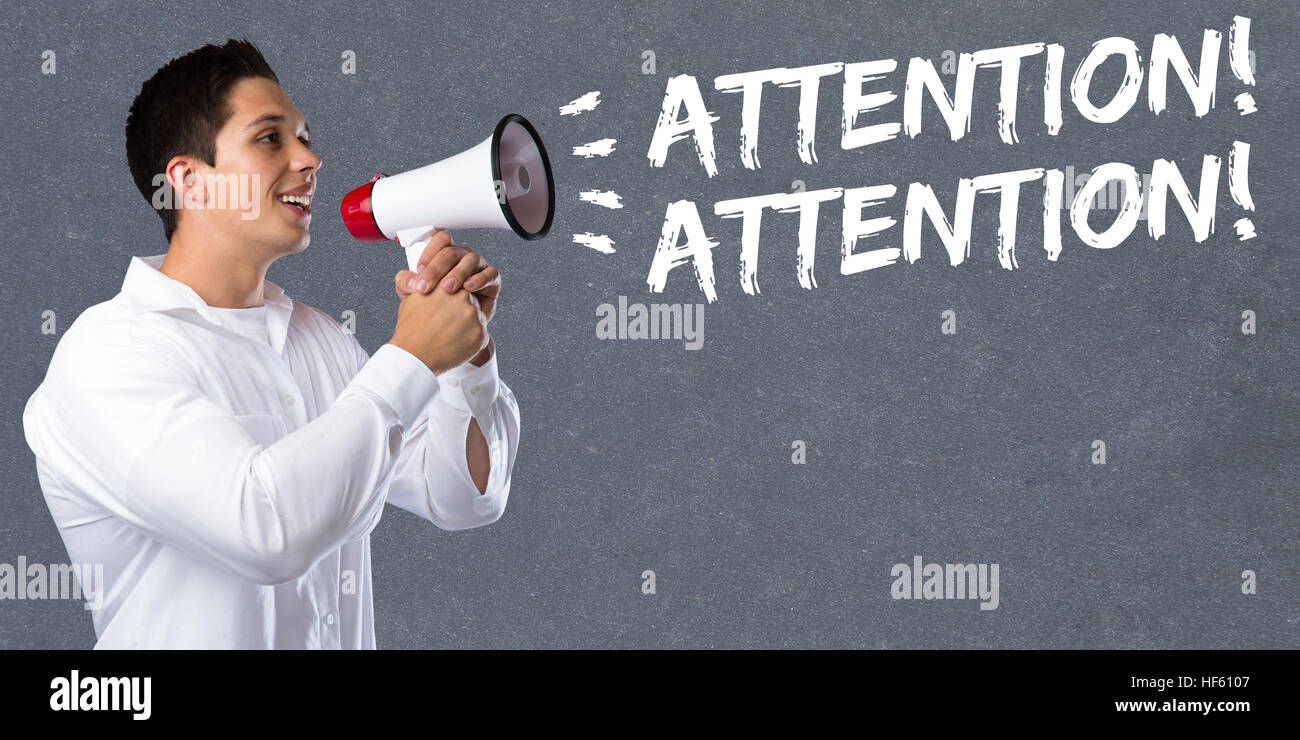 Attenzione annuncio annunciare le informazioni di avvertimento giovane uomo megafono bullhorn Foto Stock