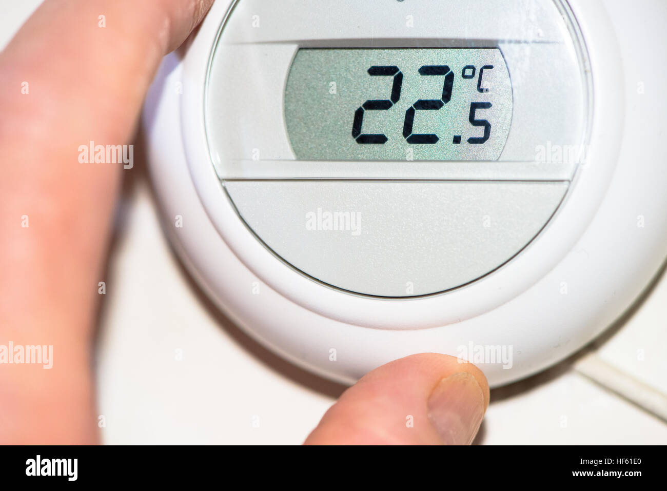 Girando a mano da interruttore riscaldamento centrale Foto Stock