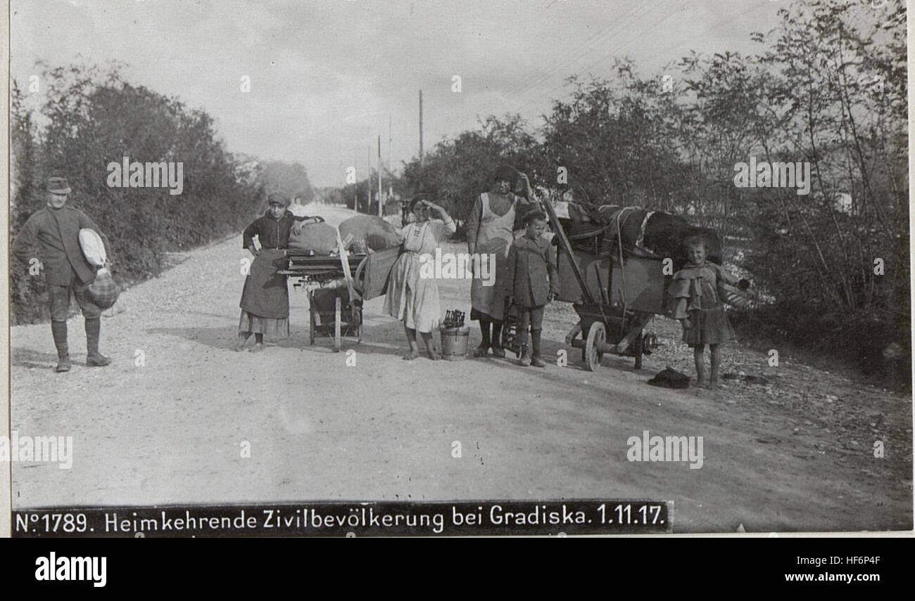 Heimkehrende Zivilbevölkerung bei Gradiska.1.11.17. 15608950) Foto Stock