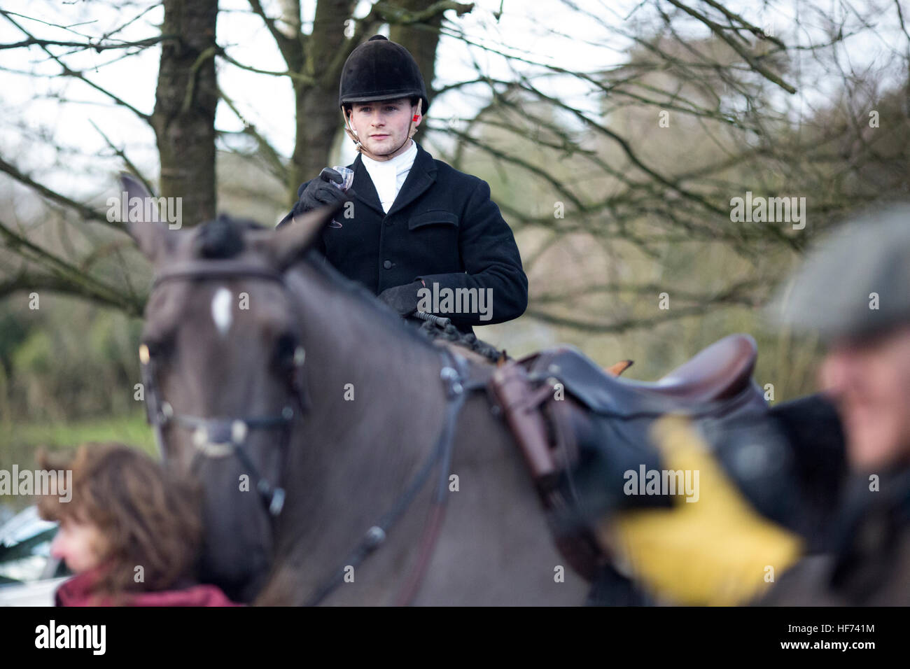 Il Cheshire trascinare e segugi hunt corse fuori dal Decano fila vicino a Wilmslow nel Cheshire , Inghilterra oggi (Boxing Day , Lunedì 26 Foto Stock