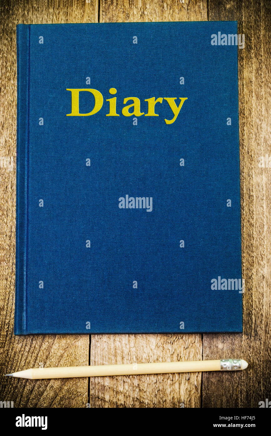 Diario con matita su legno Foto Stock