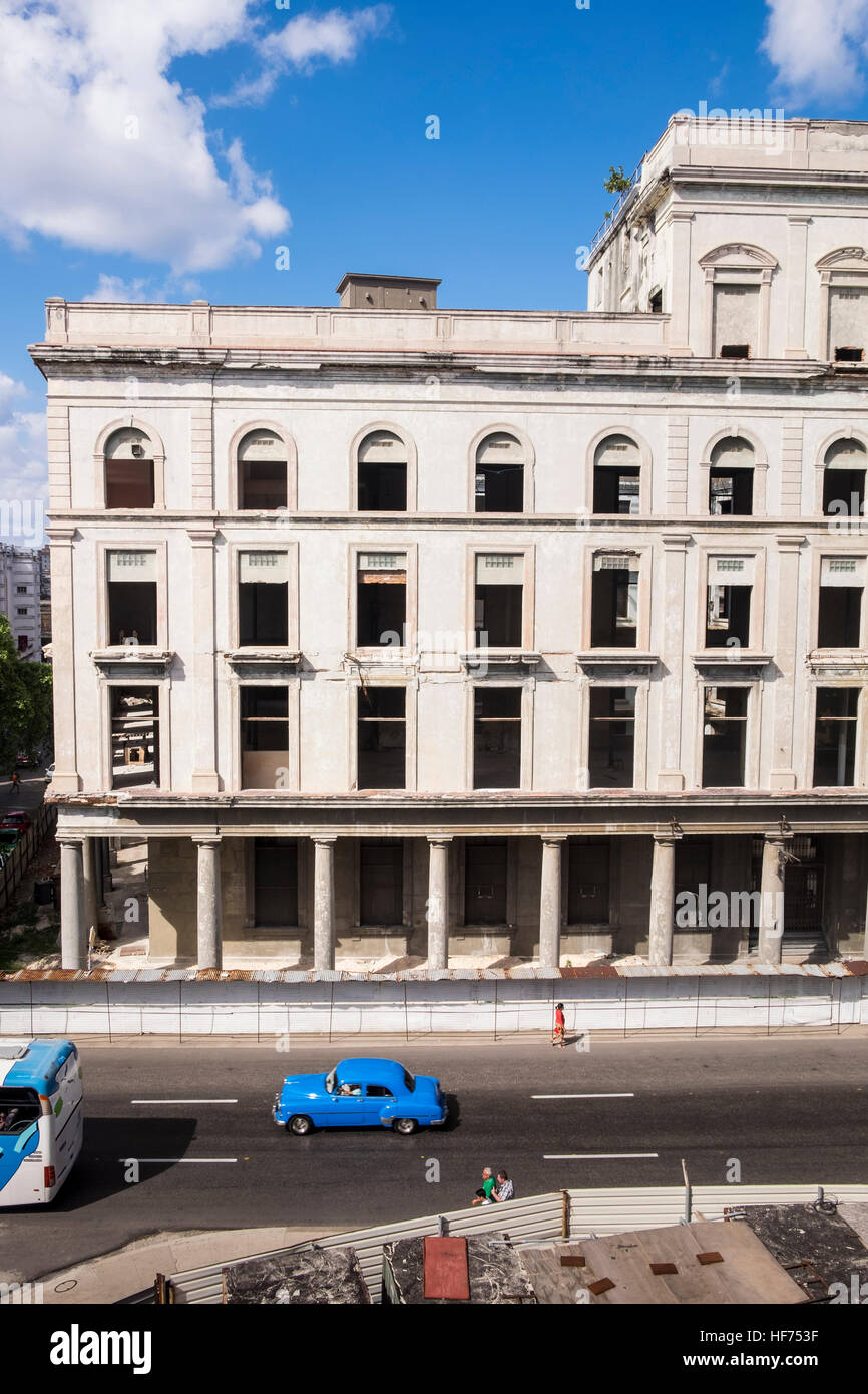 Vecchio edificio in fase di ristrutturazione per uso come un hotel nel centro di La Havana, Cuba. Foto Stock