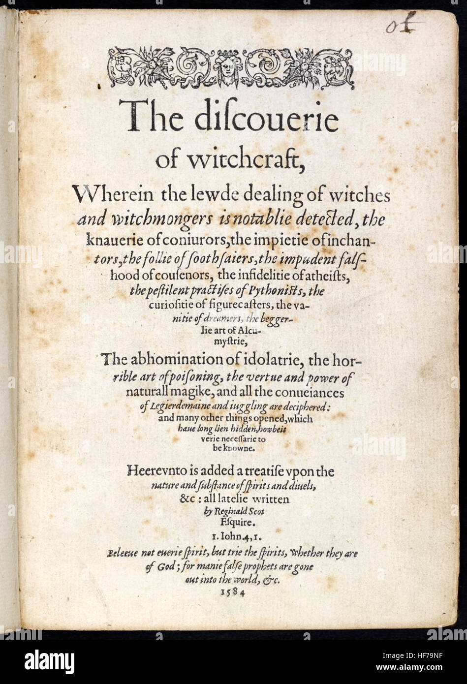 Titolo pagina da "l'Discoverie di stregoneria" da Reginald Scot (1538-1599), pubblicato nel 1584; un Trattato che ha cercato di spiegare razionalmente le credenze superstiziose prevalente nel XVI secolo. Foto Stock