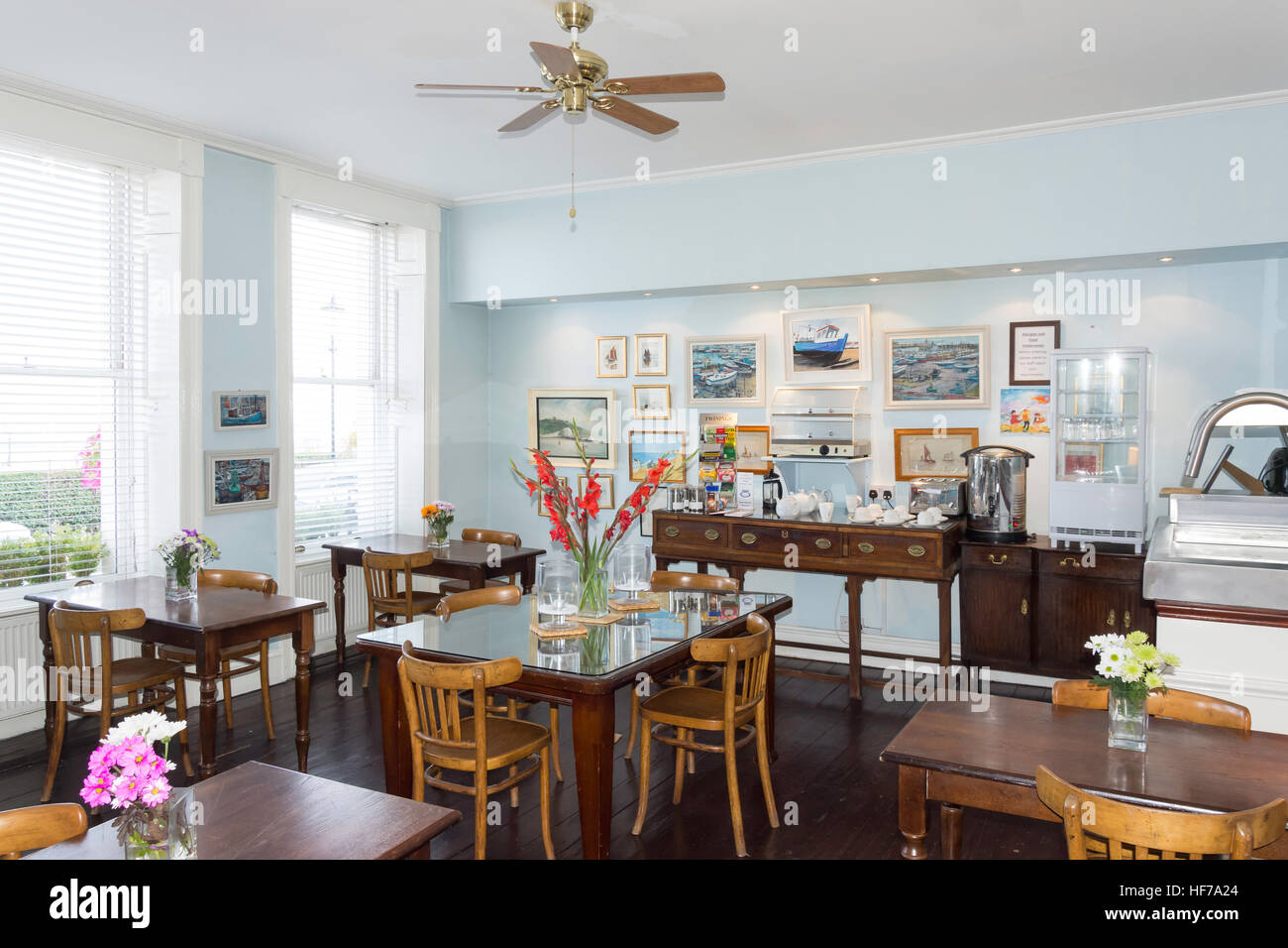 Sala da pranzo presso il Royal Harbour Hotel Nelson Crescent, Ramsgate, isola di Thanet, Kent, England, Regno Unito Foto Stock