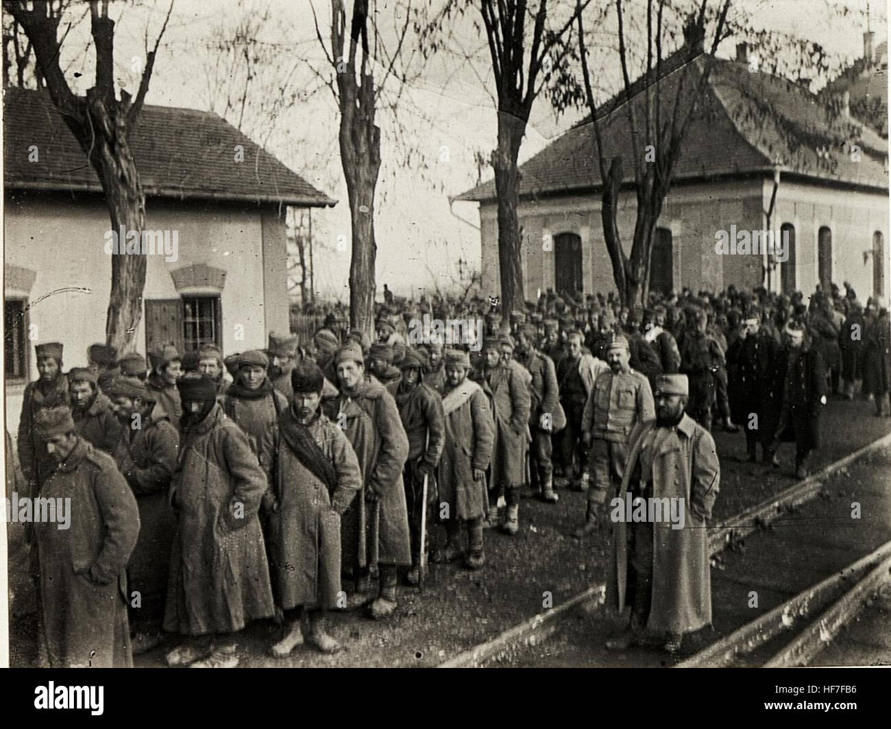 Serbische Kriegsgefangene am Bahnhof; Serbien, Ungarn; Fotograf: Kriegsmappierung 4. Ruma. 4815296) Foto Stock