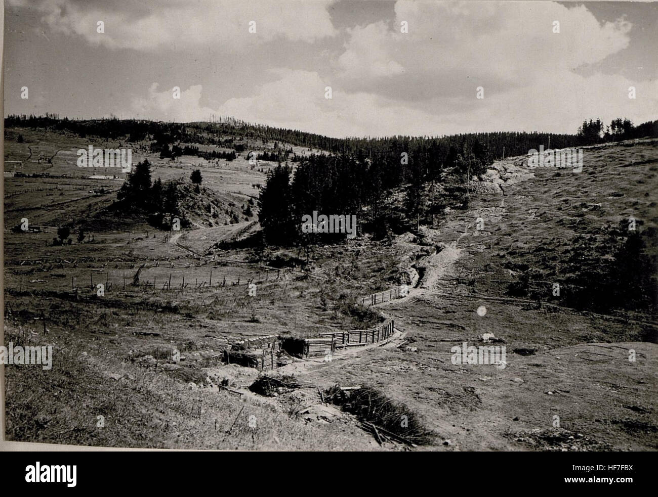 Il "Mesticanesci eigene Stellungen" si riferisce a una mappa militare della prima guerra mondiale, parte delle collezioni Europeana. Mette in evidenza le posizioni di trincea del fronte occidentale, fornendo informazioni sulla strategia dei campi di battaglia durante la guerra. Foto Stock