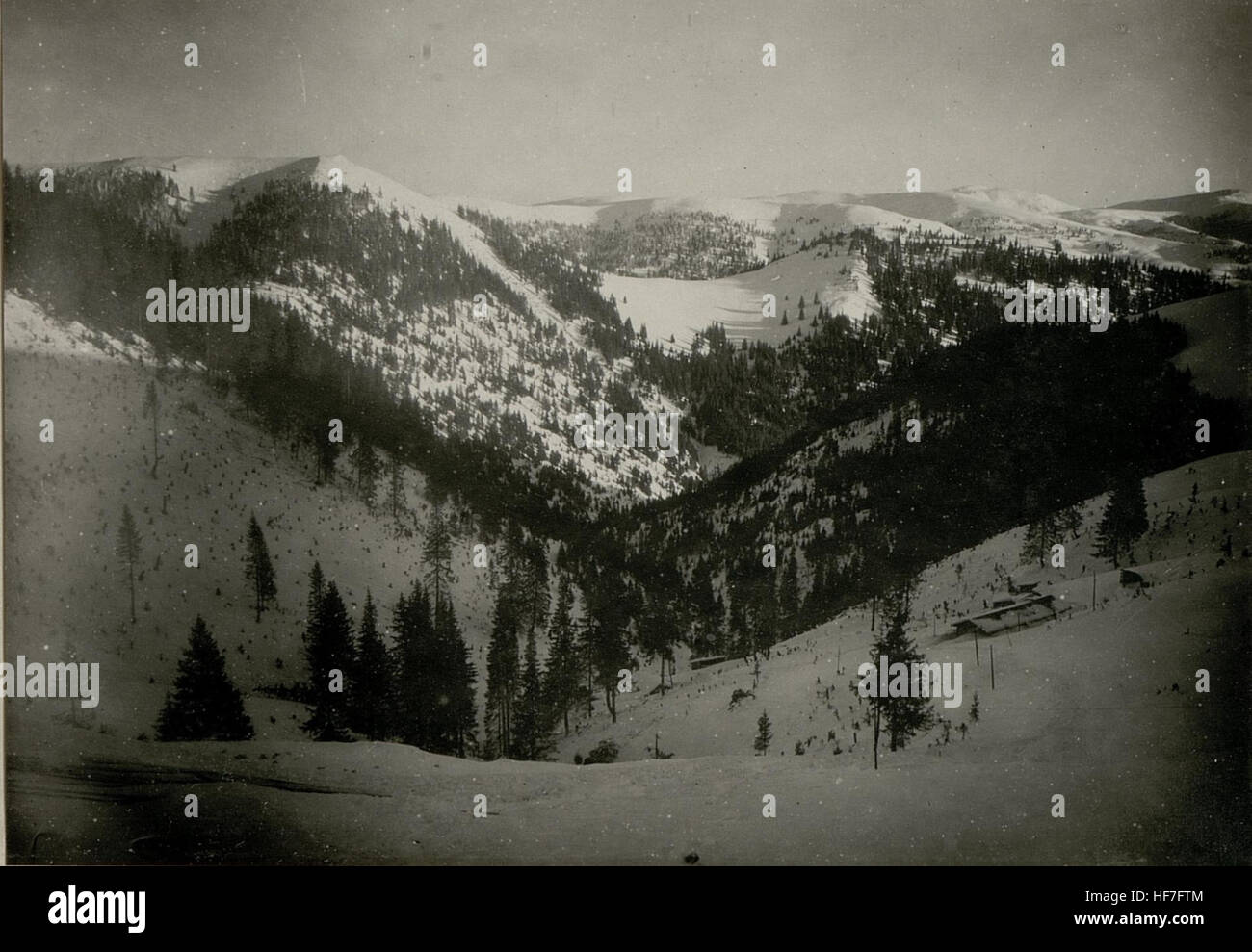 Questa fotografia del 1917 delle collezioni europee mostra una mappa militare della prima guerra mondiale, che illustra le linee di battaglia e la topografia della regione del Kopilassattel. Funge da resoconto storico della geografia e della strategia militare in tempo di guerra. Foto Stock