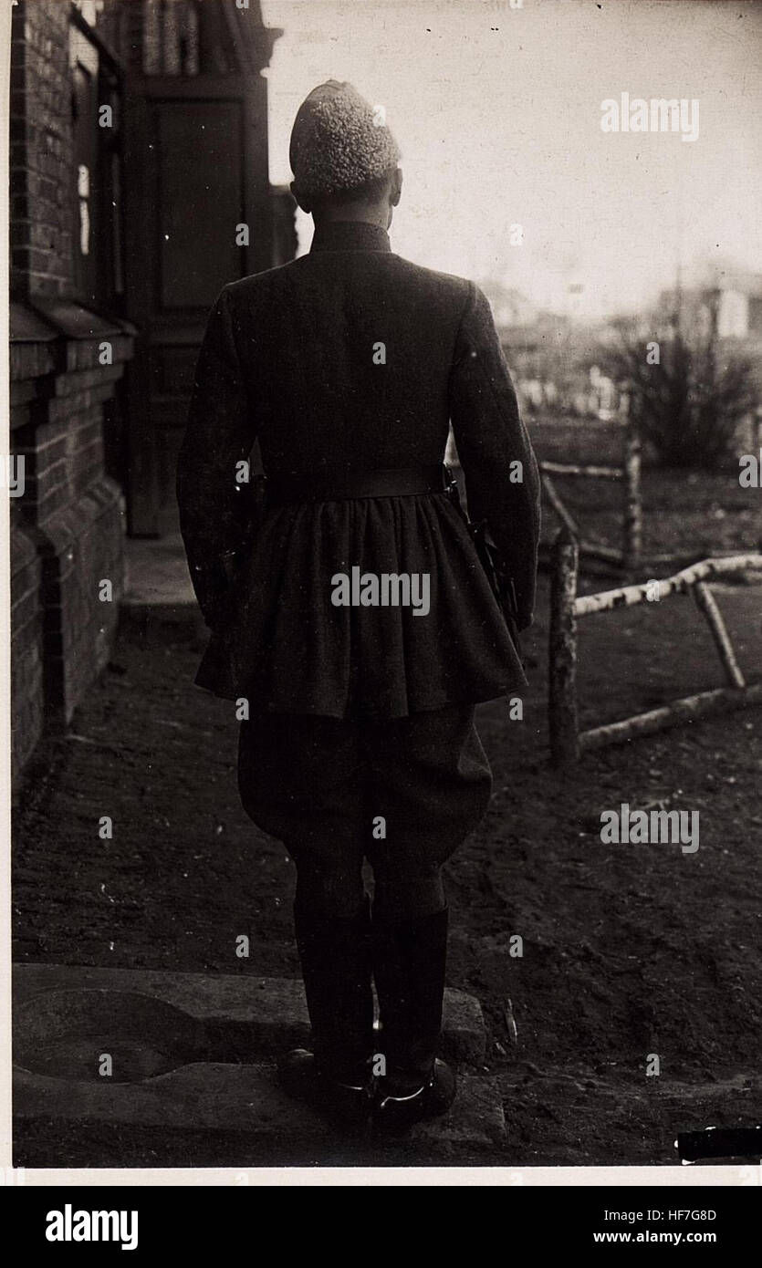 *Kriegsalbum 103* presenta un'immagine della prima guerra mondiale, che documenta le dure realtà della guerra. Fa parte delle *collezioni Europeana* e offre un resoconto visivo delle attività militari, offrendo una visione dell'impatto della guerra su soldati e civili. Foto Stock