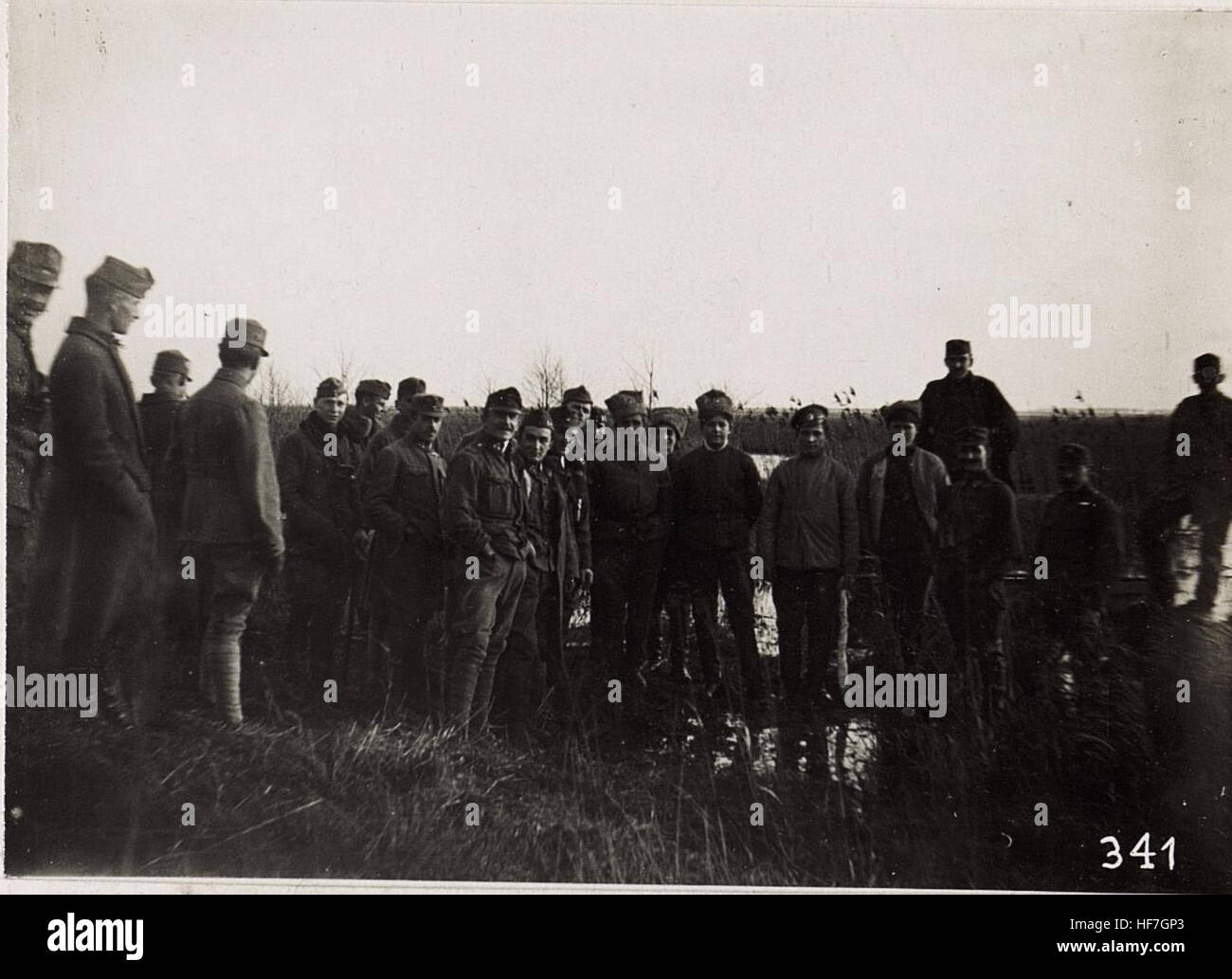 Schwadron. Russische Parlamentäre mit Kommandanten des Schützenregiments No.2-4 15704368) Foto Stock