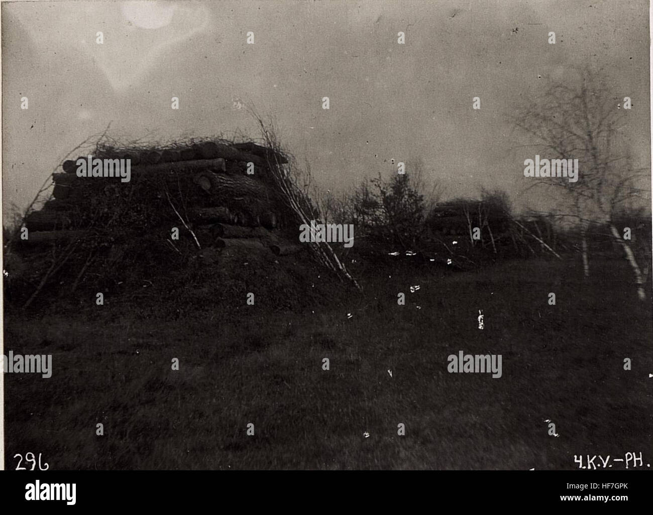 Una fotografia tedesca della prima guerra mondiale che raffigura un rifugio antiproiettile utilizzato dal reggimento di obici da campo pesante 47, parte della difesa strategica dell'esercito durante la guerra. Foto Stock