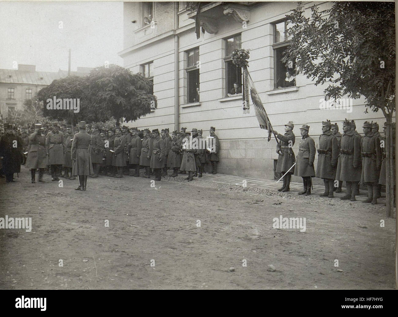 Questa immagine della prima guerra mondiale mostra i soldati della campagna russa, offrendo un raro assaggio della documentazione in tempo di guerra. Mette in evidenza le strategie militari e il ruolo dei soldati nel conflitto attraverso fotografie storiche. Foto Stock