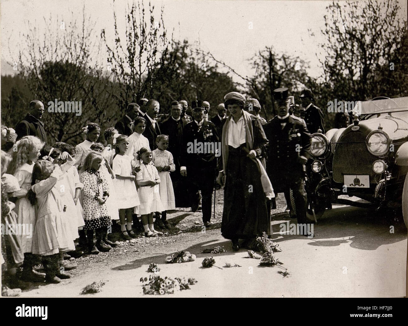 Ihre Majestät Kaiser in Zita besichtigt die Ortschaft Abgebrannte Pöckau.(4-VI.1917.) 15798747) Foto Stock
