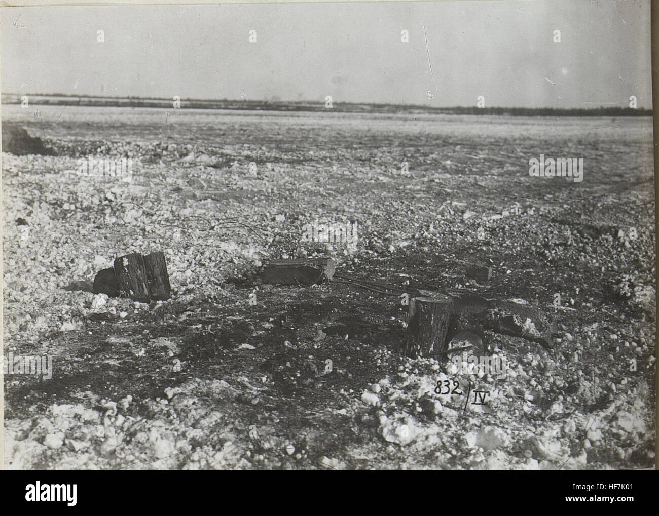 Un documento dell'era della prima guerra mondiale intitolato "Explosives tests on the Russian War Front", parte delle collezioni Europeana 1914-1918. Contiene dati di rilievo militari relativi alle operazioni sul campo di battaglia. Foto Stock