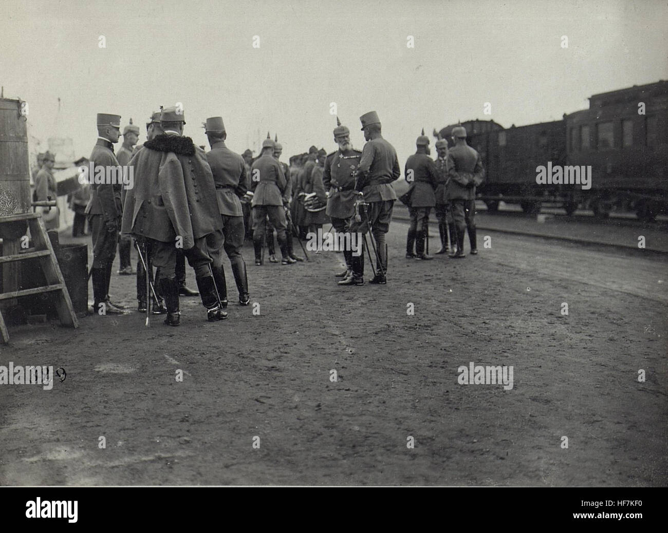 Questa immagine tratta dal Kriegsalbum 95 raffigura una scena di guerra della prima guerra mondiale, che mostra gli sforzi militari tedeschi durante il conflitto. Fa parte delle collezioni Europeana che documentano la prima guerra mondiale. Foto Stock