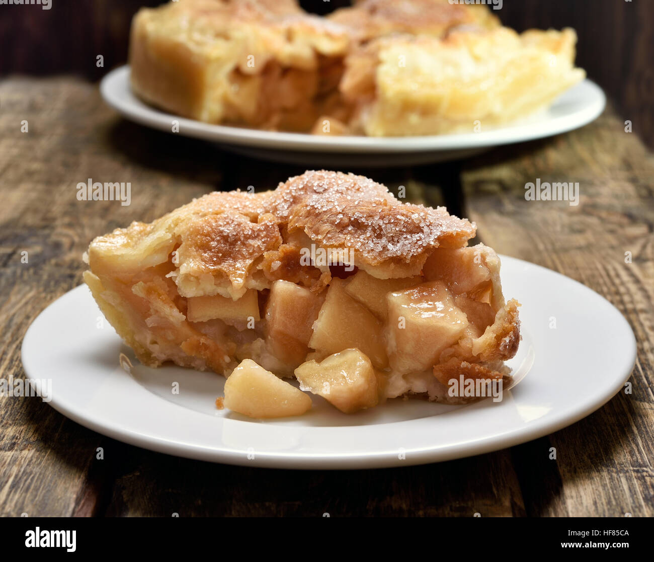 Pezzo di torta di mele sulla piastra, vista ravvicinata Foto Stock