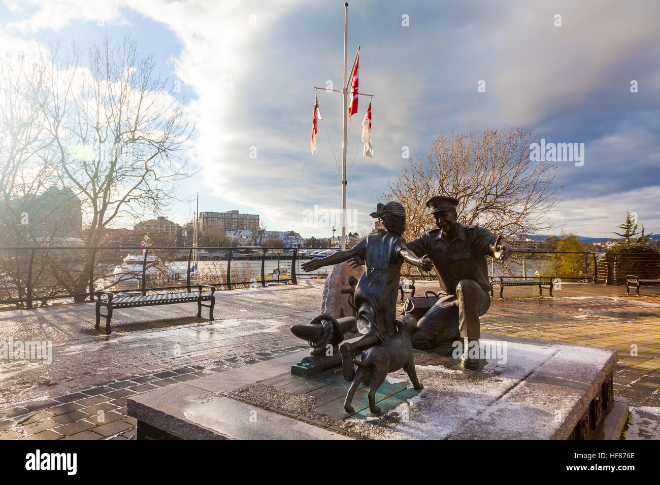 Il Homecoming statua nel Porto Victoria, Canada Foto Stock