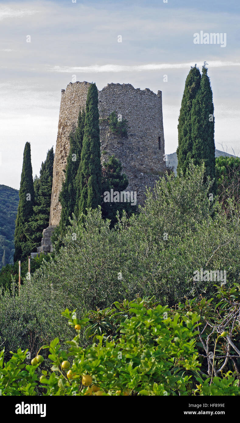 Questa è la cosiddetta tomba di Cicerone a Formia (Italia). Il famoso statista romano qui morì nel 43 A.C. Foto Stock