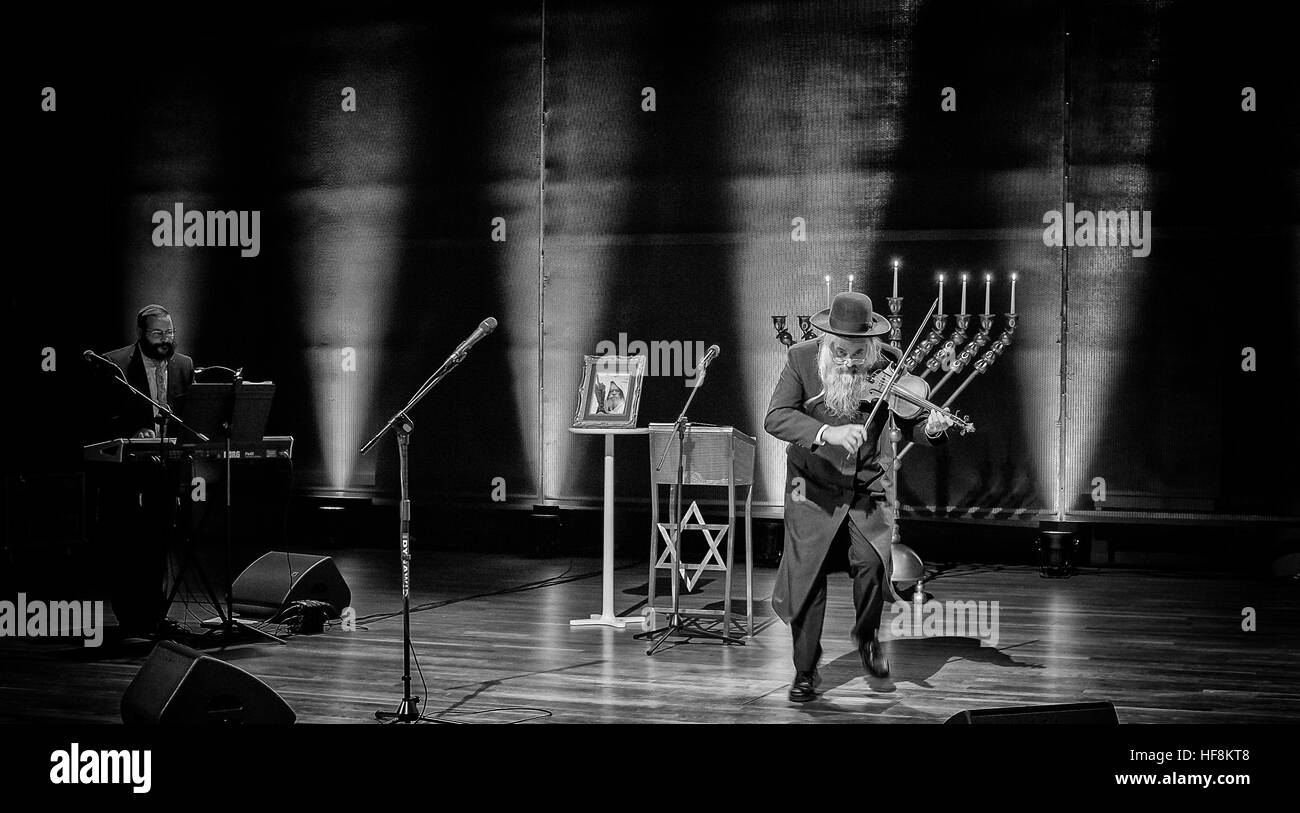 Varsavia, Polonia. 29 Dic, 2016. 6° giorno di Chanukah a POLIN a Varsavia. Daniel Ahaviel in concerto Credito: Adam Erdheim/Alamy Live News Foto Stock