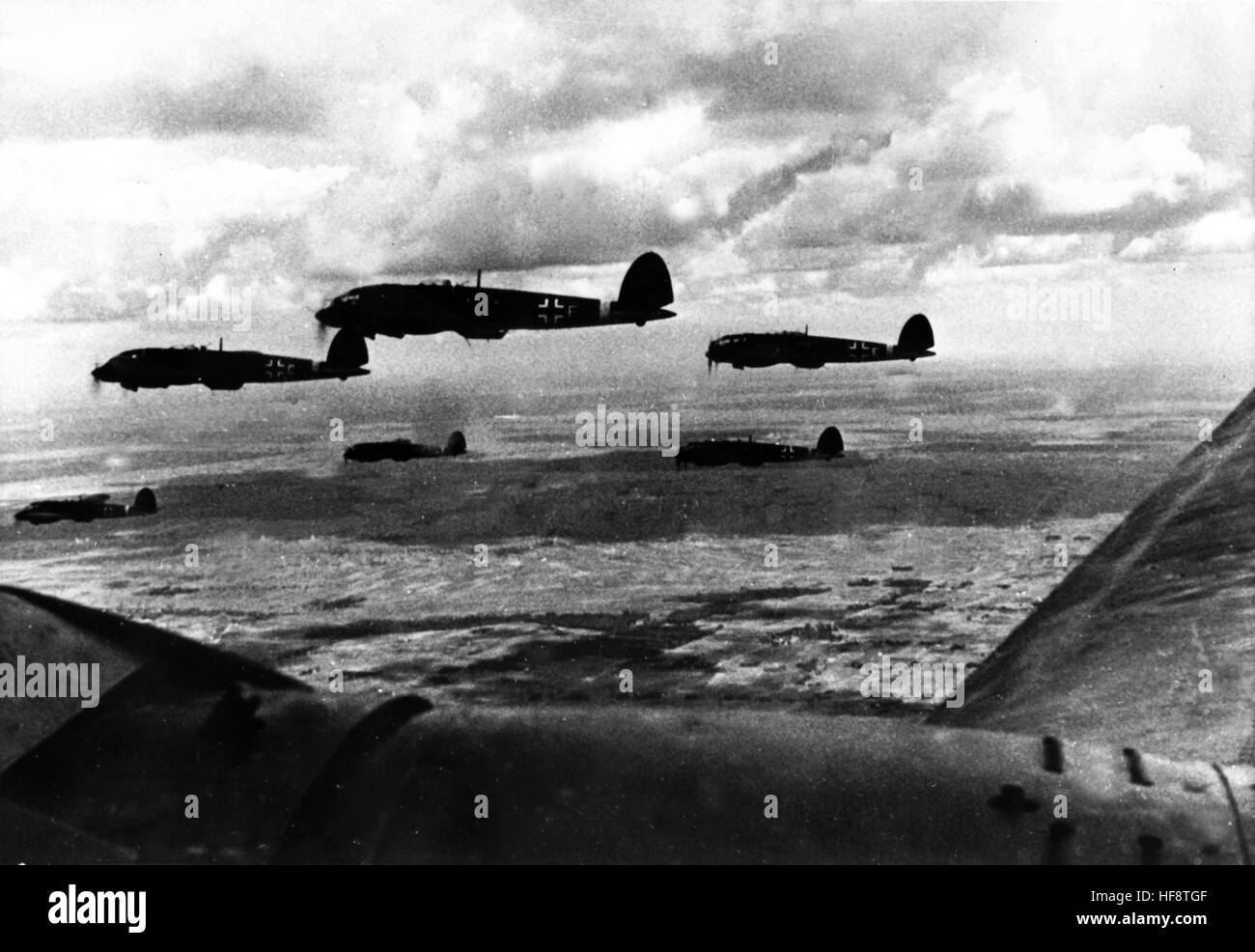 L'immagine della propaganda nazista mostra il tedesco Wehrmacht Heinkel He 111 aerei da combattimento in una missione sul fronte orientale. Pubblicato nel luglio 1941. Fotoarchiv für Zeitgeschichte - NESSUN SERVIZIO WIRELESS - | utilizzo in tutto il mondo Foto Stock