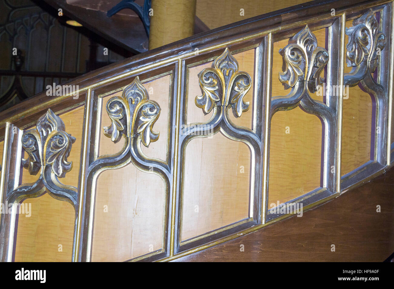 Primo piano scala a spirale la Basilica di Notre Dame di Montreal, Quebec, Canada. Architettura gotica Cattedrale uno di Montreal del maggiori destinazioni turistiche. Foto Stock