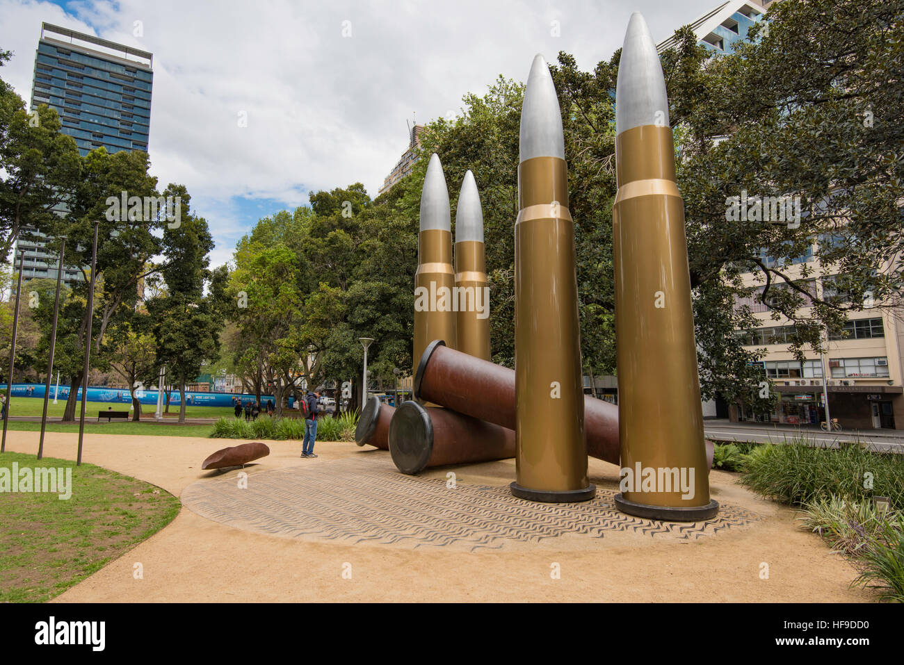 L'opera YINMADYEMI Thou ha lasciato cadere da Tony Albert, installato nel 2015 a Hyde Park South, Sydney per onorare i militari aborigeni Foto Stock