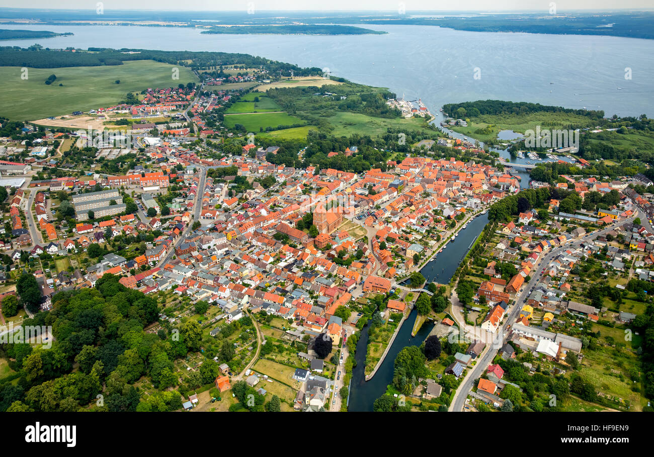 Vista aerea, panoramica su Plau con lago Plau, Elde-Müritz fluviale, Meclemburgo Lake District, Meclemburgo-Pomerania Occidentale Foto Stock