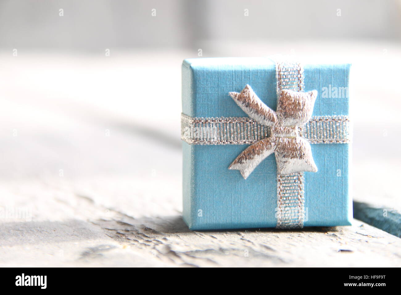 Anno nuovo o Vacanze Natale sfondo con una confezione regalo Foto Stock
