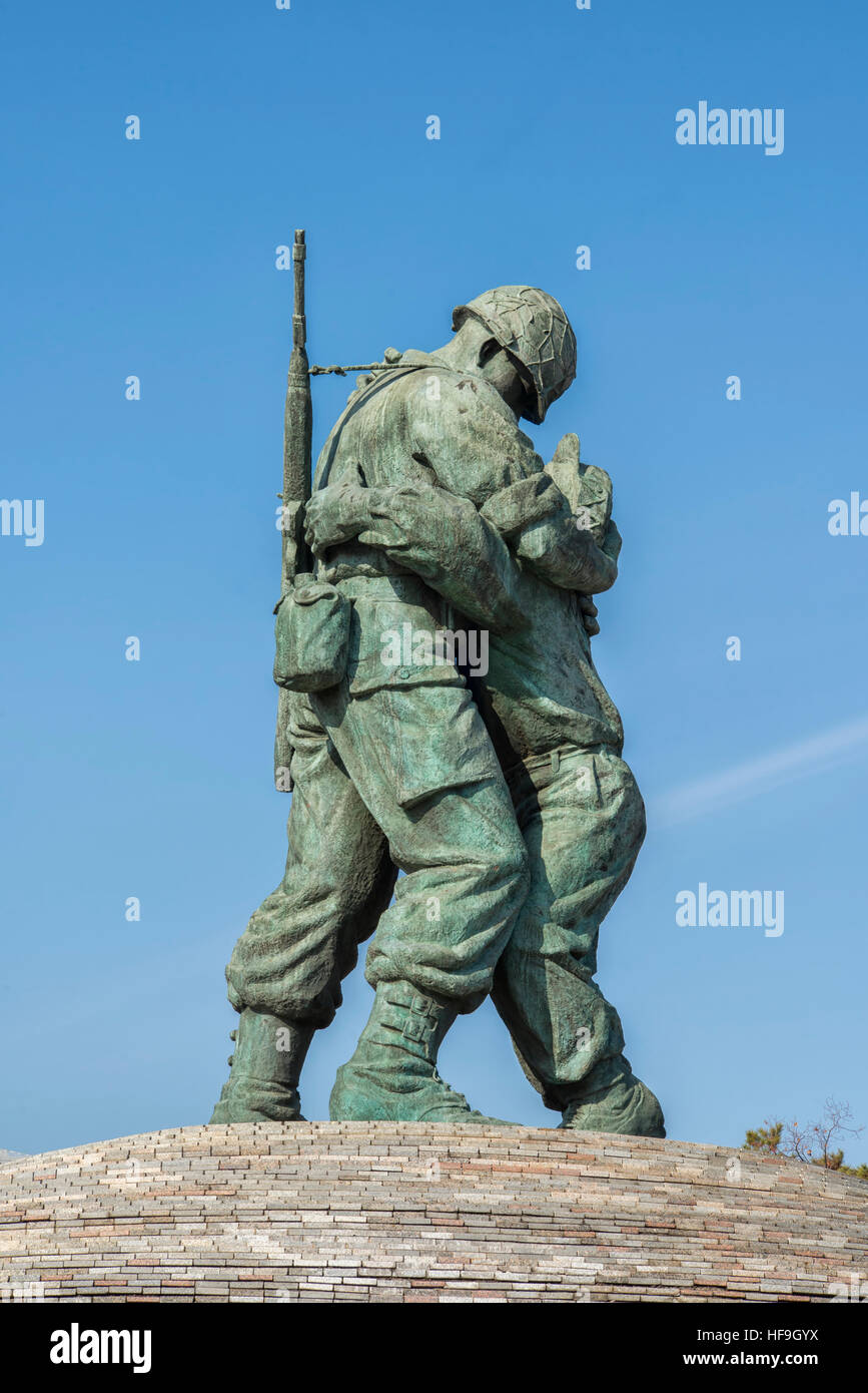 Statua di fratelli al Memoriale di guerra di Corea Museum di Seoul, Corea del Sud Foto Stock