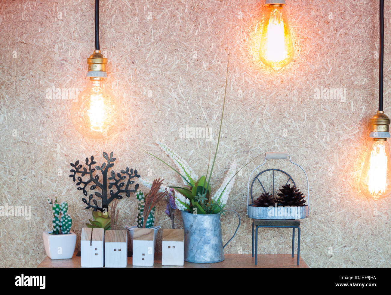 Illuminazione Vintage decorata su sfondo marrone, stock photo Foto Stock