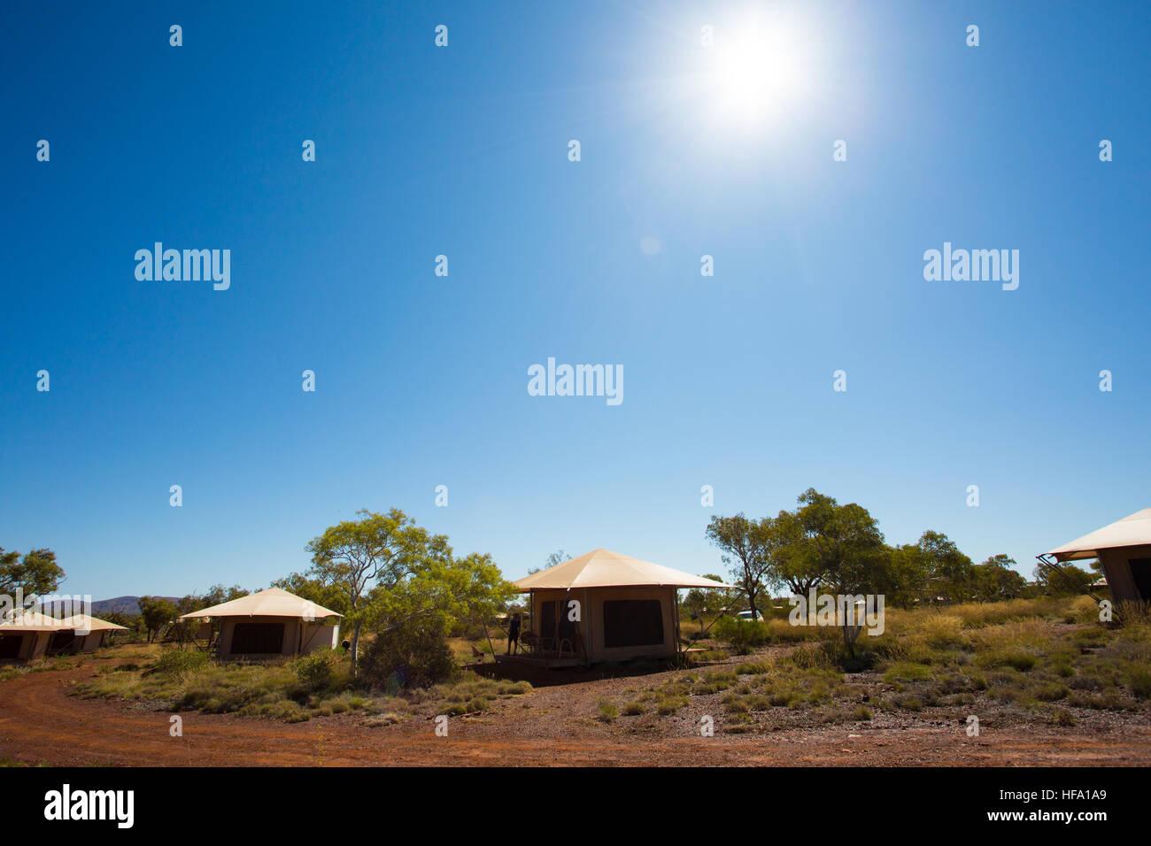 Karijini National Park, Eco retreat tenda in una giornata di sole. Australia occidentale Foto Stock