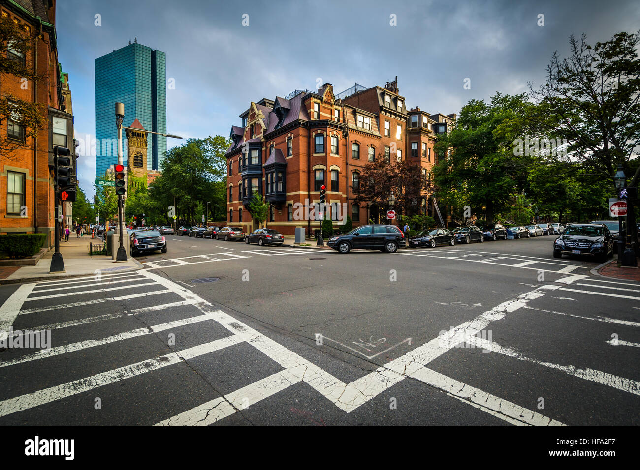 Intersezione e di edifici storici di Back Bay di Boston, Massachusetts. Foto Stock