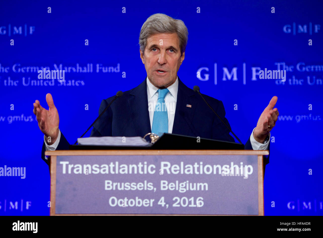 Stati Uniti Il segretario di Stato John Kerry parla di U.S.-relazioni transatlantiche durante un indirizzo ai diplomatici e ai leader civici su Ottobre 4, 2016 in concerto nobile di Bruxelles in Belgio. Foto Stock